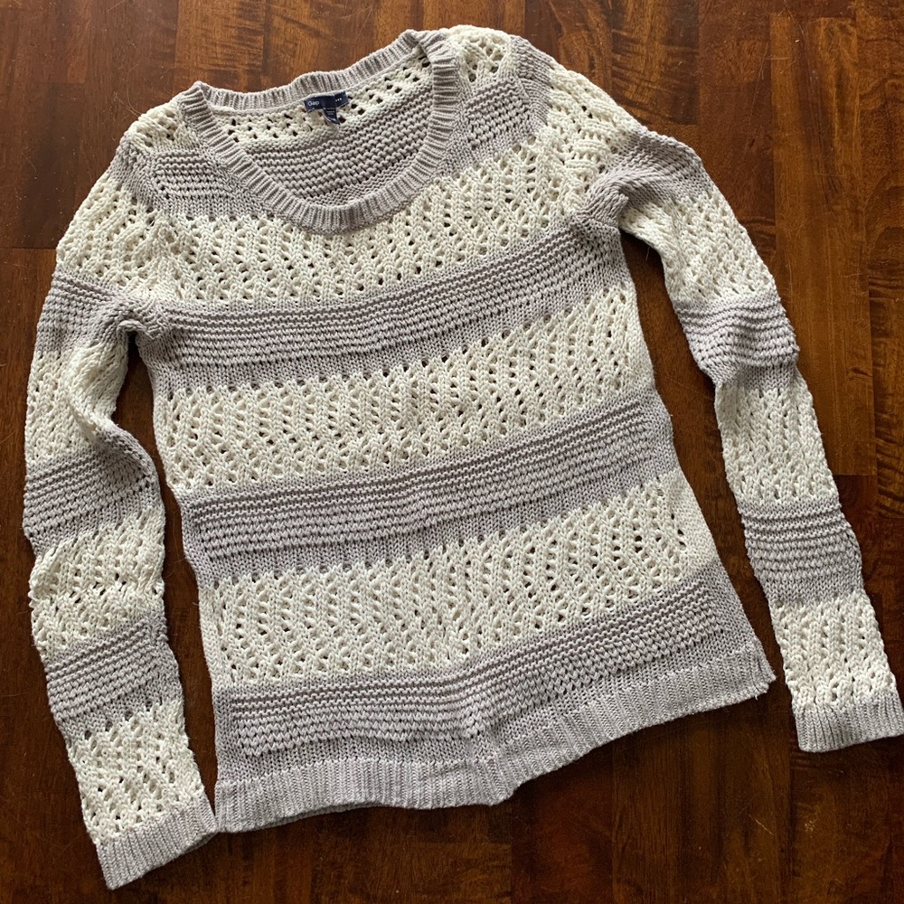 Gap sweater